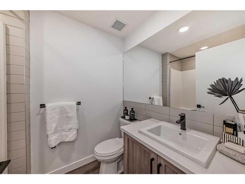 2207-350 Livingston Common Ne, Calgary, AB - Indoor Photo Showing Bathroom