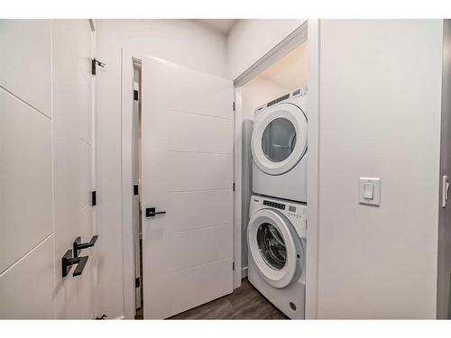 2207-350 Livingston Common Ne, Calgary, AB - Indoor Photo Showing Laundry Room