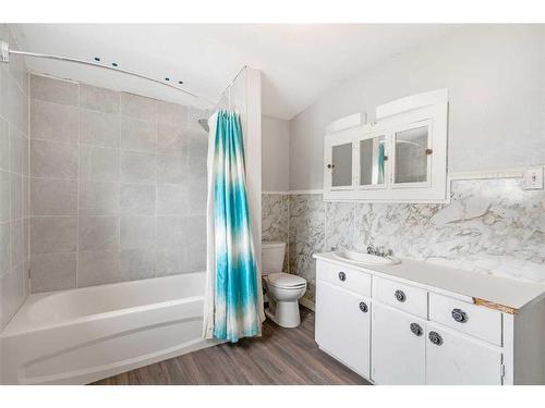 1324 8 Avenue Se, Calgary, AB - Indoor Photo Showing Bathroom