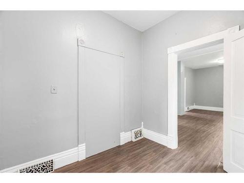 1324 8 Avenue Se, Calgary, AB - Indoor Photo Showing Other Room