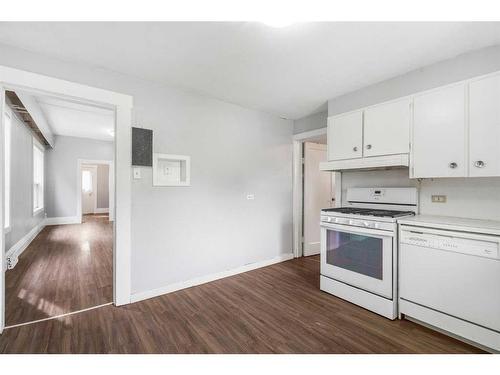 1324 8 Avenue Se, Calgary, AB - Indoor Photo Showing Kitchen