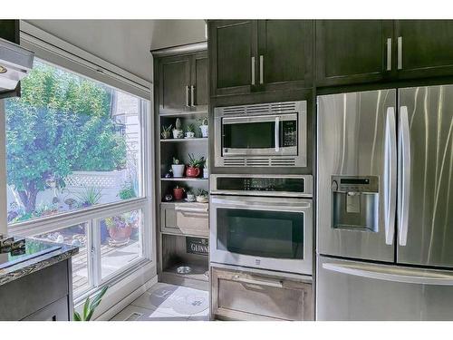 328 Brae Glen Road Sw, Calgary, AB - Indoor Photo Showing Kitchen