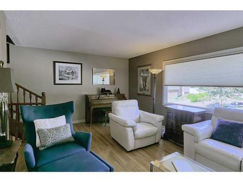 328 Brae Glen Road Sw, Calgary, AB - Indoor Photo Showing Living Room