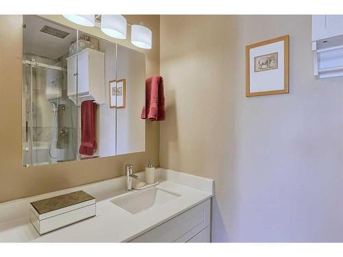 328 Brae Glen Road Sw, Calgary, AB - Indoor Photo Showing Bathroom