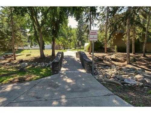 328 Brae Glen Road Sw, Calgary, AB - Outdoor