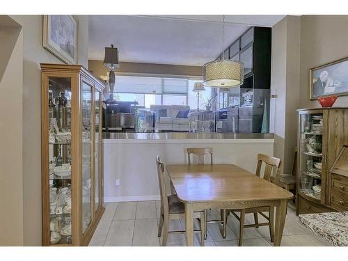 328 Brae Glen Road Sw, Calgary, AB - Indoor Photo Showing Dining Room