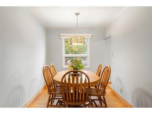 42 Malibou Road Sw, Calgary, AB - Indoor Photo Showing Dining Room