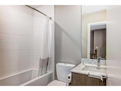 109-823 5 Avenue Nw, Calgary, AB - Indoor Photo Showing Bathroom