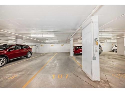 109-823 5 Avenue Nw, Calgary, AB - Indoor Photo Showing Garage