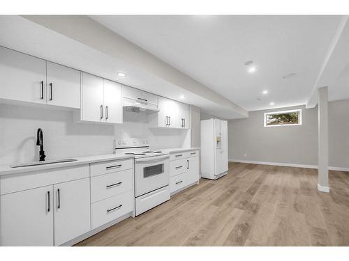 3624 67 Street Nw, Calgary, AB - Indoor Photo Showing Kitchen