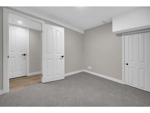 3624 67 Street Nw, Calgary, AB - Indoor Photo Showing Other Room