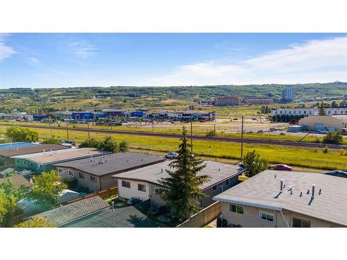 3624 67 Street Nw, Calgary, AB - Outdoor With View