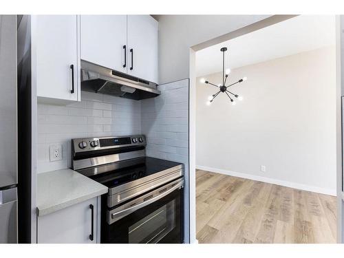 3624 67 Street Nw, Calgary, AB - Indoor Photo Showing Kitchen