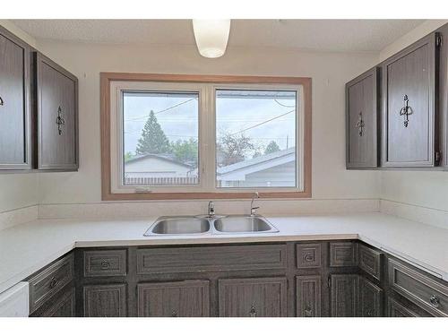 115 Queen Charlotte Place Se, Calgary, AB - Indoor Photo Showing Kitchen With Double Sink