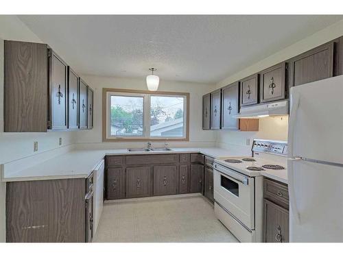 115 Queen Charlotte Place Se, Calgary, AB - Indoor Photo Showing Kitchen With Double Sink