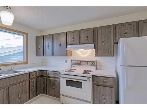 115 Queen Charlotte Place Se, Calgary, AB - Indoor Photo Showing Kitchen With Double Sink