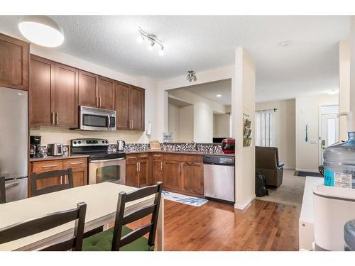 125 Chapalina Square Se, Calgary, AB - Indoor Photo Showing Kitchen