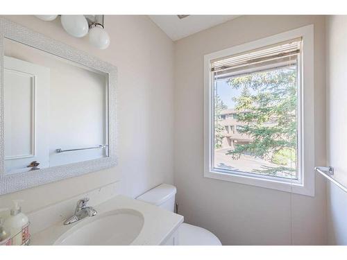 4-10457 19 Street Sw, Calgary, AB - Indoor Photo Showing Bathroom