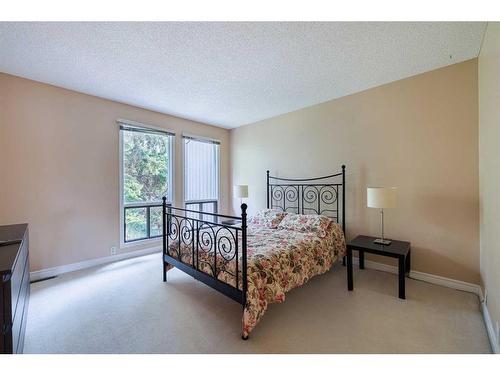 4-10457 19 Street Sw, Calgary, AB - Indoor Photo Showing Bedroom