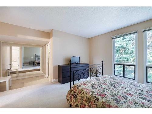 4-10457 19 Street Sw, Calgary, AB - Indoor Photo Showing Bedroom