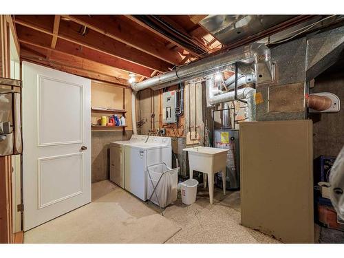 4-10457 19 Street Sw, Calgary, AB - Indoor Photo Showing Laundry Room