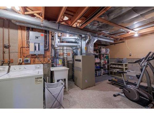 4-10457 19 Street Sw, Calgary, AB - Indoor Photo Showing Laundry Room