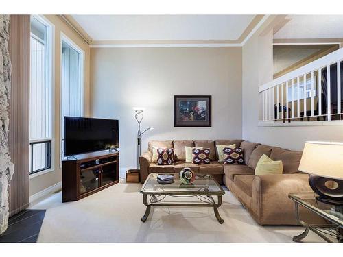 4-10457 19 Street Sw, Calgary, AB - Indoor Photo Showing Living Room