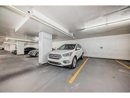 1408-225 11 Avenue Se, Calgary, AB - Indoor Photo Showing Garage