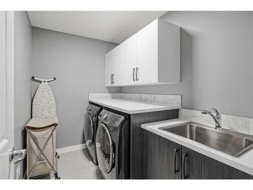 32 Legacy Cove Se, Calgary, AB - Indoor Photo Showing Bathroom