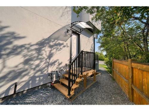 17 Hendon Place Nw, Calgary, AB - Outdoor