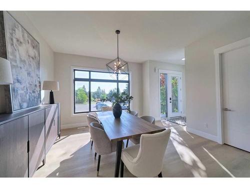 17 Hendon Place Nw, Calgary, AB - Indoor Photo Showing Dining Room