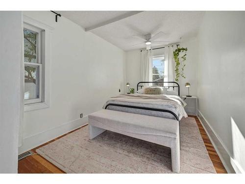 2221 26A Street Sw, Calgary, AB - Indoor Photo Showing Bedroom