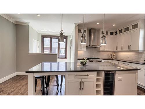 137 9 Avenue Ne, Calgary, AB - Indoor Photo Showing Kitchen With Upgraded Kitchen