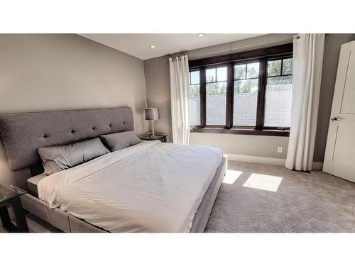 137 9 Avenue Ne, Calgary, AB - Indoor Photo Showing Bedroom