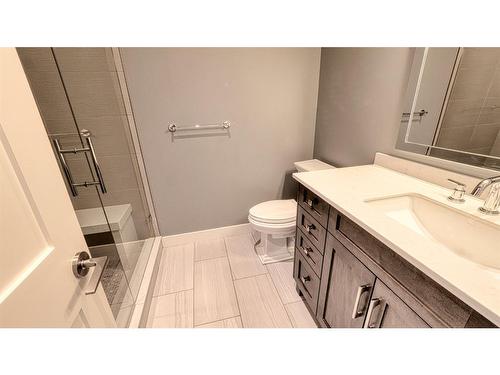 137 9 Avenue Ne, Calgary, AB - Indoor Photo Showing Bathroom