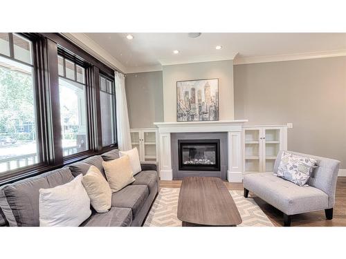 137 9 Avenue Ne, Calgary, AB - Indoor Photo Showing Living Room With Fireplace