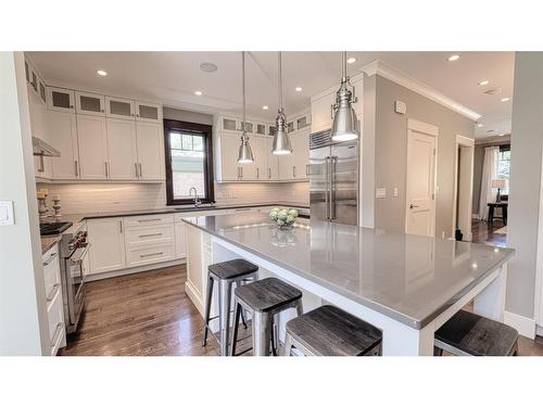 137 9 Avenue Ne, Calgary, AB - Indoor Photo Showing Kitchen With Upgraded Kitchen