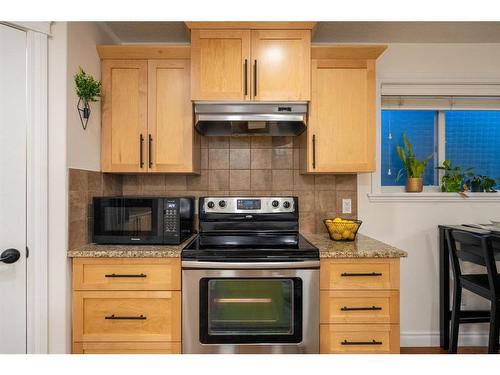 202-1920 26 Street Sw, Calgary, AB - Indoor Photo Showing Kitchen