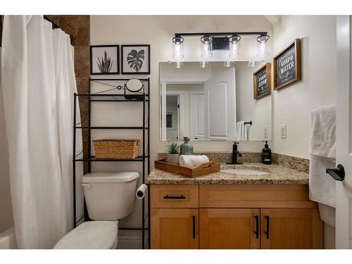 202-1920 26 Street Sw, Calgary, AB - Indoor Photo Showing Bathroom