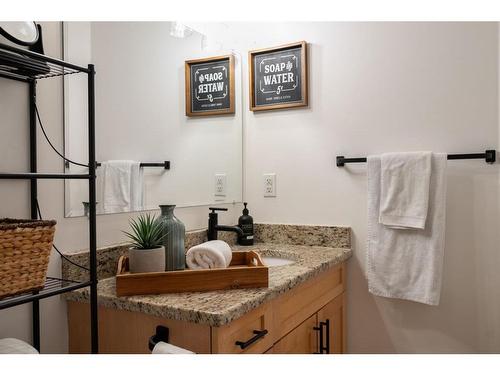 202-1920 26 Street Sw, Calgary, AB - Indoor Photo Showing Bathroom