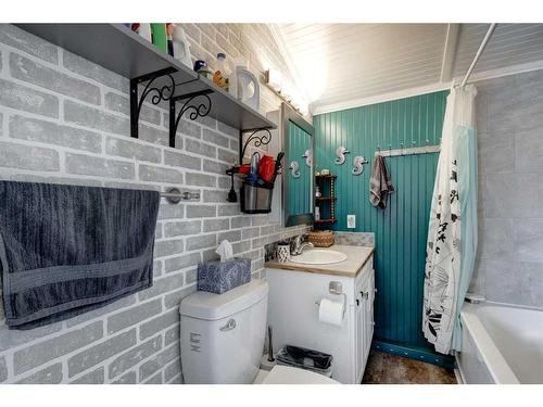 5 Central Avenue, Parkland, AB - Indoor Photo Showing Bathroom