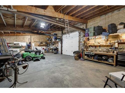 5 Central Avenue, Parkland, AB - Indoor Photo Showing Garage