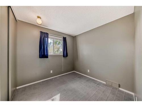 62 Erin Crescent Se, Calgary, AB - Indoor Photo Showing Other Room