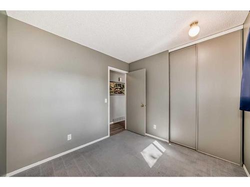 62 Erin Crescent Se, Calgary, AB - Indoor Photo Showing Other Room