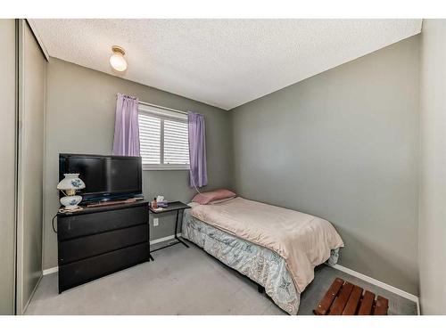 62 Erin Crescent Se, Calgary, AB - Indoor Photo Showing Bedroom