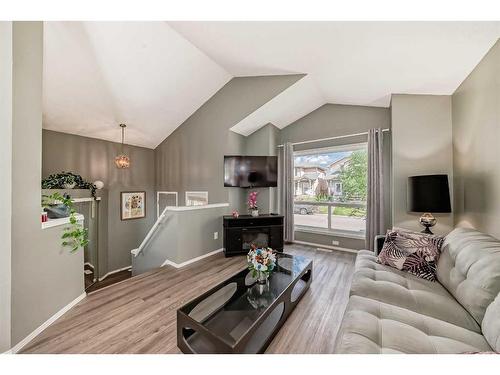 62 Erin Crescent Se, Calgary, AB - Indoor Photo Showing Living Room