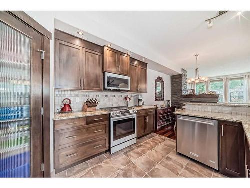 3918 2 Street Nw, Calgary, AB - Indoor Photo Showing Kitchen