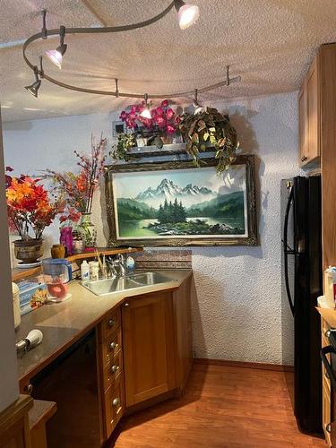 2506-221 6 Avenue Se, Calgary, AB - Indoor Photo Showing Kitchen With Double Sink