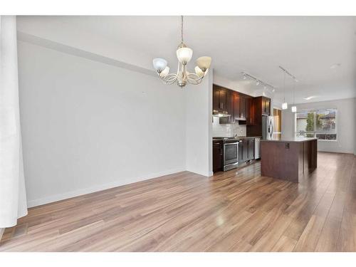 906 Sherwood Boulevard Nw, Calgary, AB - Indoor Photo Showing Kitchen