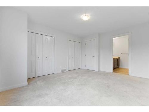 906 Sherwood Boulevard Nw, Calgary, AB - Indoor Photo Showing Other Room